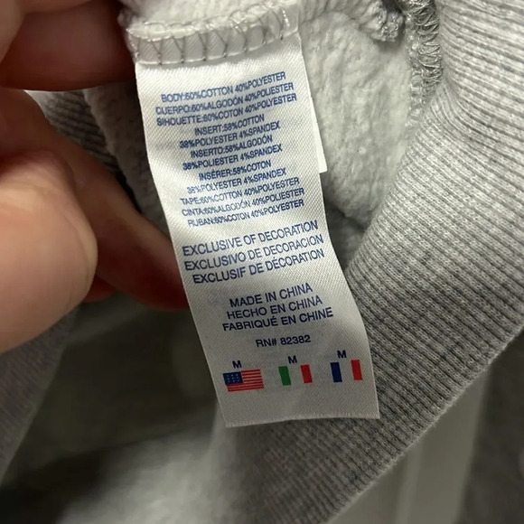 Champion® || Girls Allover Script Fleece
Sweatshirt Long Sleeve Size Medium - Picture 7 of 7